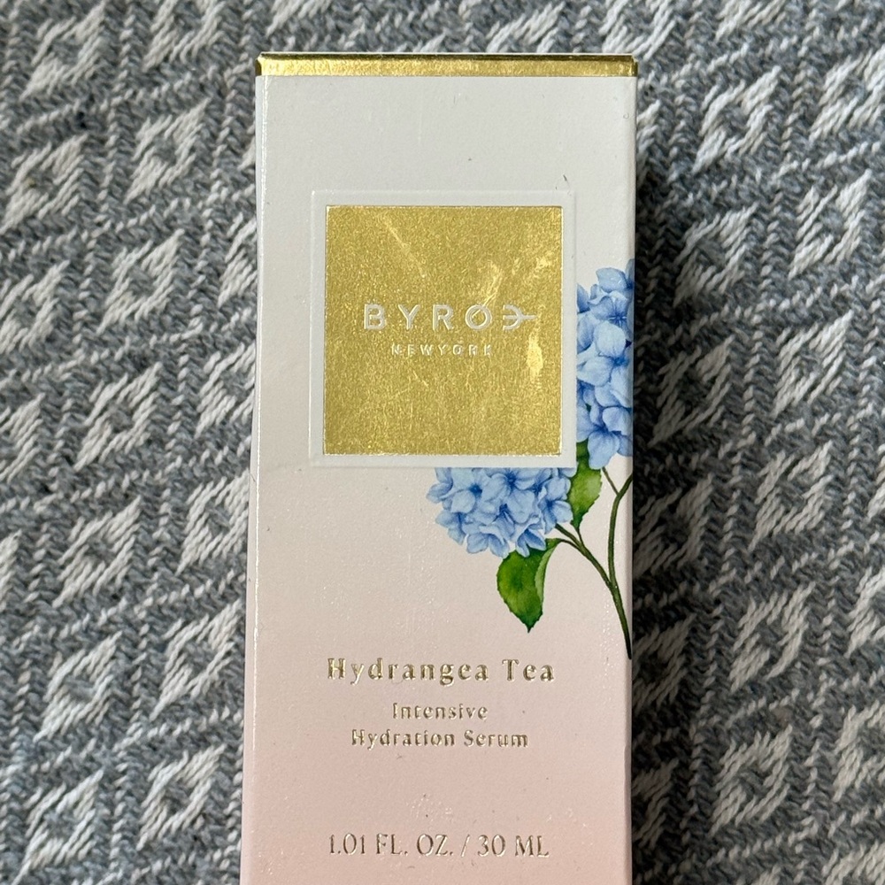 BYROE Hydrangea Tea Intensive Hydration Serum - Gold and White